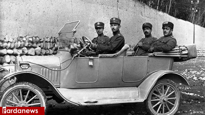  سرهنگ و افسران لشکر آذربایجان در اولین اتوموبیل نظامیان در تبریز