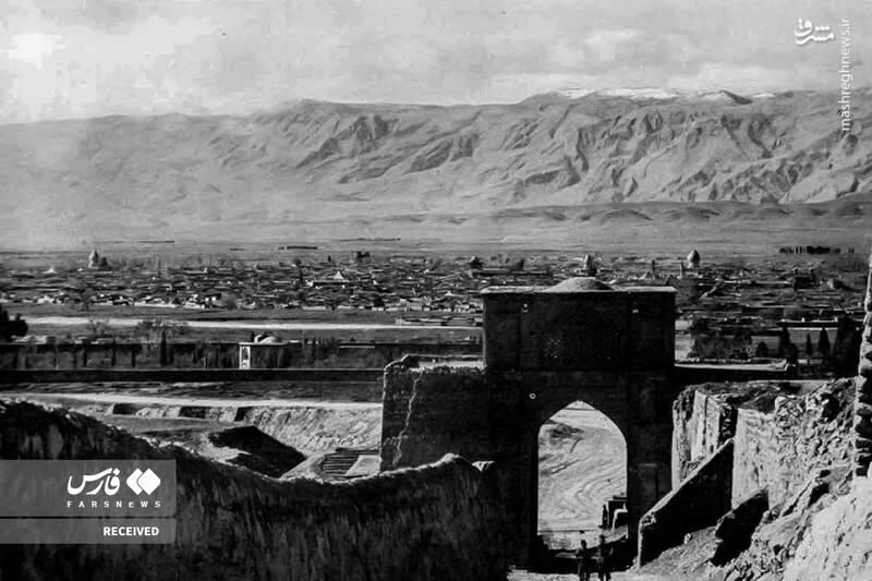 نمایی از شیراز قدیم از بالای دروازه قرآن نمایی از شیراز قدیم از بالای دروازه قرآن