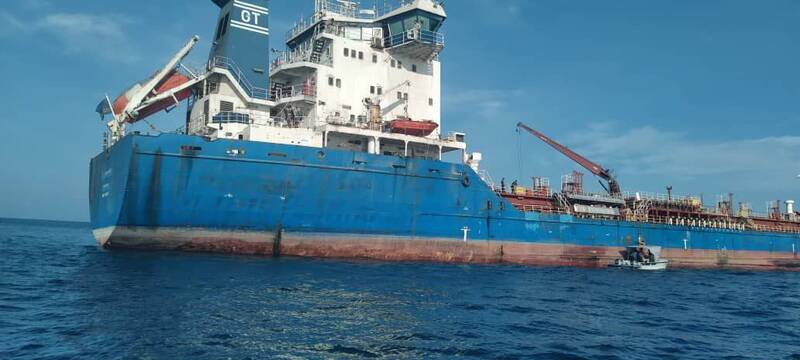 توقیف کشتی نفتکش خارجی به اتهام حمل ۶ میلیون لیتر سوخت قاچاق در دریای عمان+ عکس و فیلم