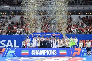 قهرمانی فوتسال با طعم هشدار؛ جامی که از دل اضطراب بیرون آمد