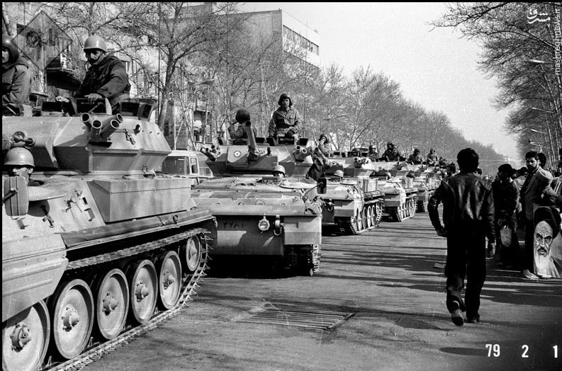 رژه تانک‌ها در تهران دو روز قبل از ورود امام
