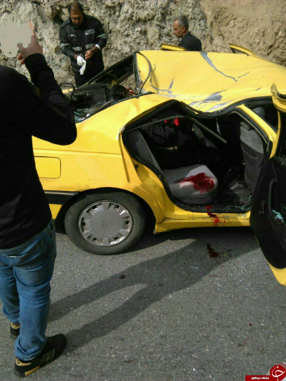 دو کشته و زخمی به علت سقوط سنگ روی خودرو + تصویر