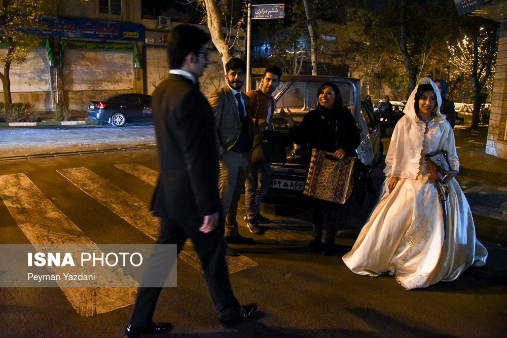 حضور مردم در خیابانهای تهران پس از زلزله - میدان برنامه و بودجه 