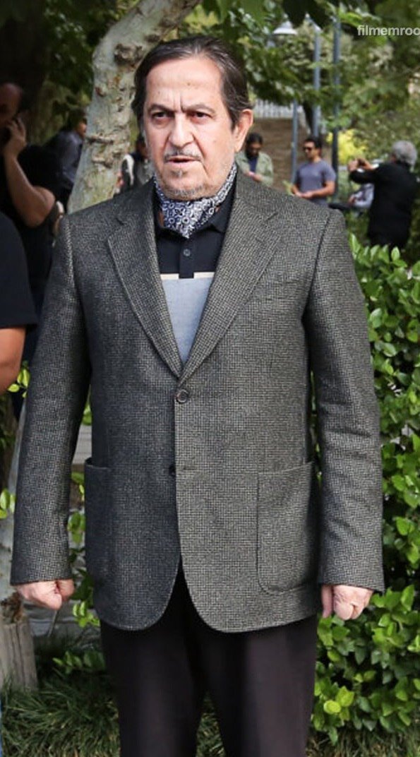 عکسی از تیپ متفاوت و جدید پدر روح‌الله زم بدون لباس روحانیت