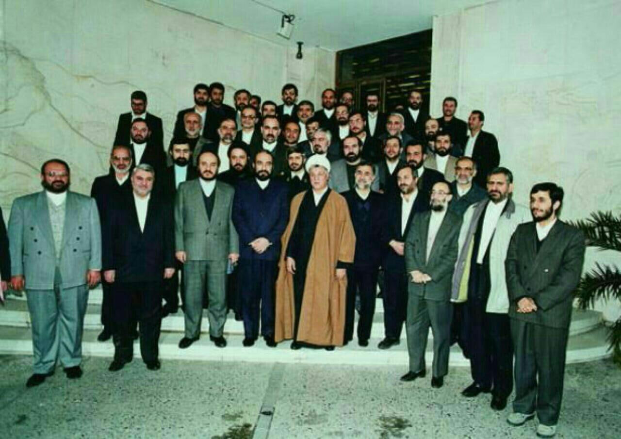 عکس دیده نشده از پوشش احمدی نژاد وقتی استاندار آیت الله هاشمی بود