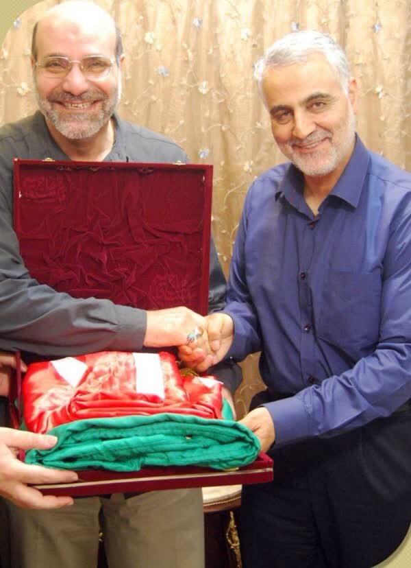 عکسی دیده نشده از شهید حمله اسرائیل به کنسولگری ایران در کنار سردار سلیمانی