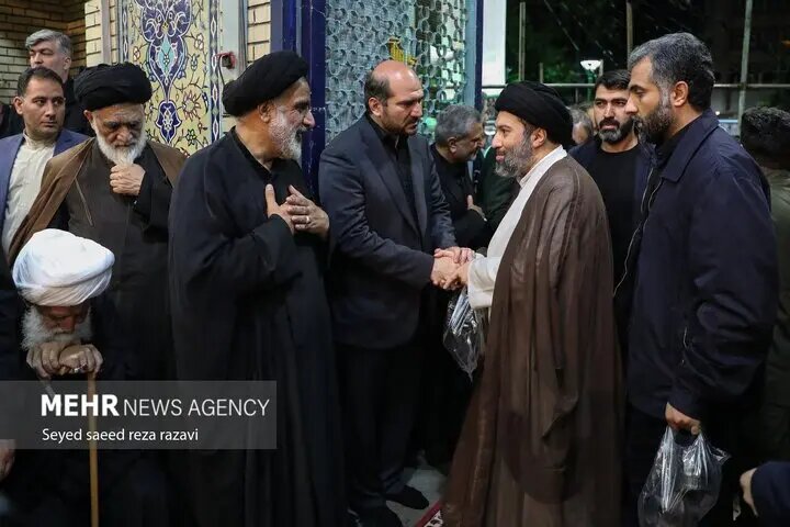 عکس جدید از ۲ فرزند رهبر انقلاب در مراسم بزرگداشت ابراهیم رئیسی و همراهانش