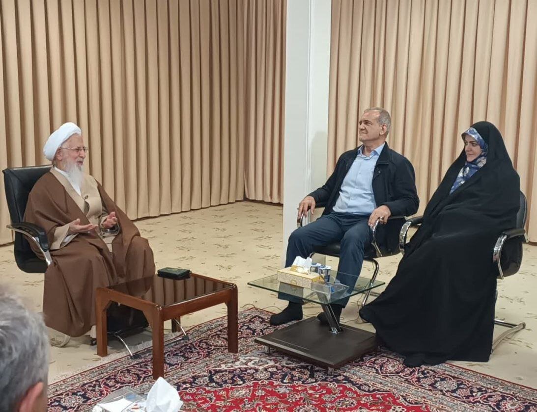 عکسی از دیدار مسعود پزشکیان و دخترش با آیت الله جوادی آملی