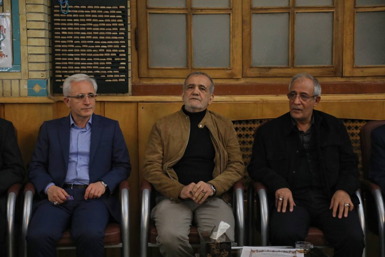 عکس | مسعود پزشکیان در مراسم همسر این چهره فوتبالی