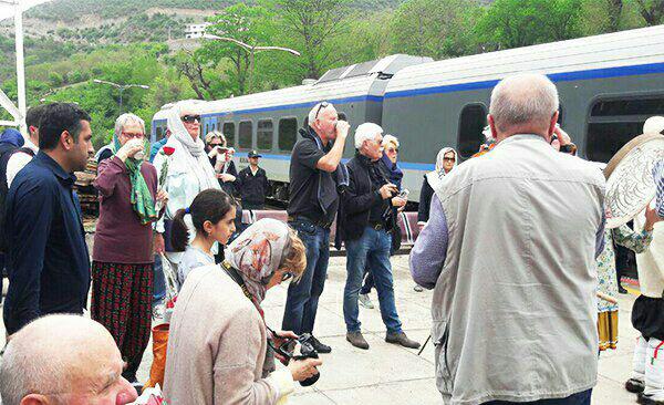 استقبال از گردشگران خارجی در سوادکوه + تصاویر