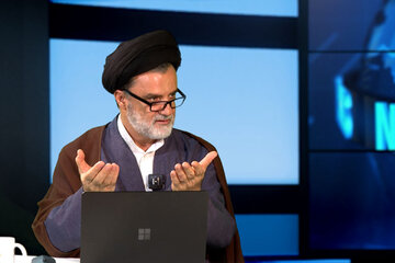 نبویان: شخصی بخاطر سکونت طولانی در آمریکا، بدنبال ادای دین خود به مسئولین دولت تروریست آمریکا و فرار آنها از شکست است