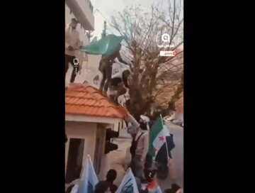 حمله مردم سوریه به سفارت امارات در دمشق