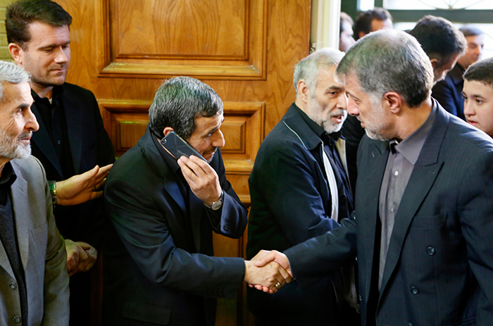 تلفن همراه احمدی نژاد/ عکس