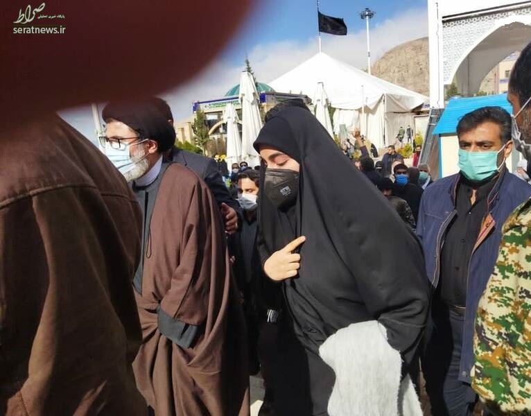 عکس/ حضور زینب سلیمانی در گلزار شهدای کرمان عکس/ حضور زینب سلیمانی در گلزار شهدای کرمان