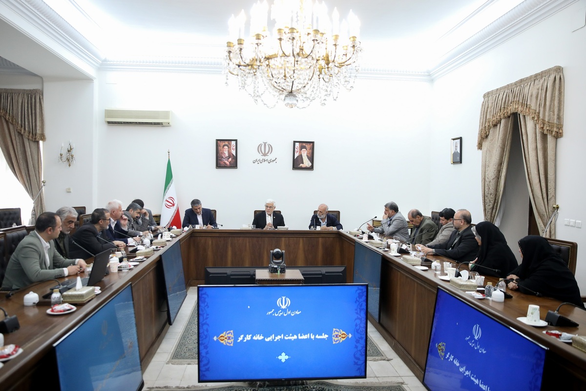 عارف: اولویت اول دولت توجه به اقشار آسیب‌پذیر است