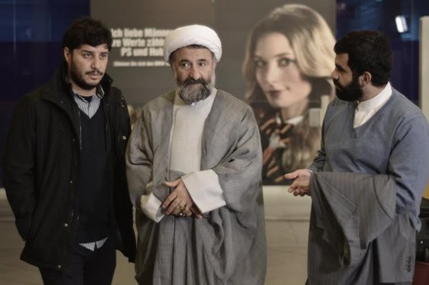 بازیگر معروف سینما در لباس روحانیت/ عکس