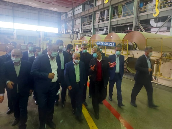 بازدید وزیر اقتصاد از شرکت صنایع چوب و کاغذ مازندران