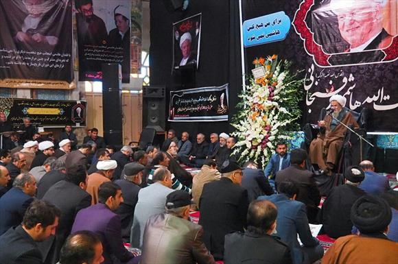 مراسم  بزرگداشت آیت الله هاشمی رفسنجانی در مصلای ساری به میزبانی آیت الله طبرسی و استاندار مازندران