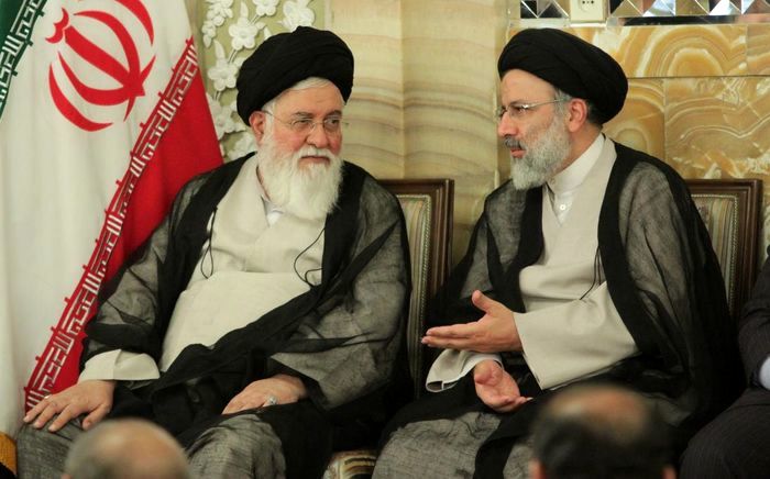 عکس پربازدید از ابراهیم رئیسی پای منبر پدرزنش