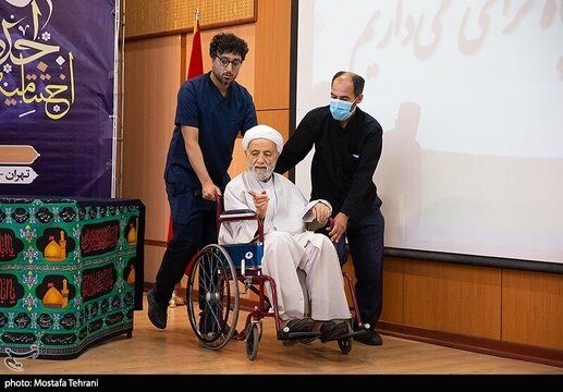 تصاویر حضور قرائتی با ویلچر در یک مراسم +عکس ها